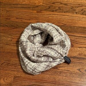 Tommy Hilfiger Light Gray Knit Scarf